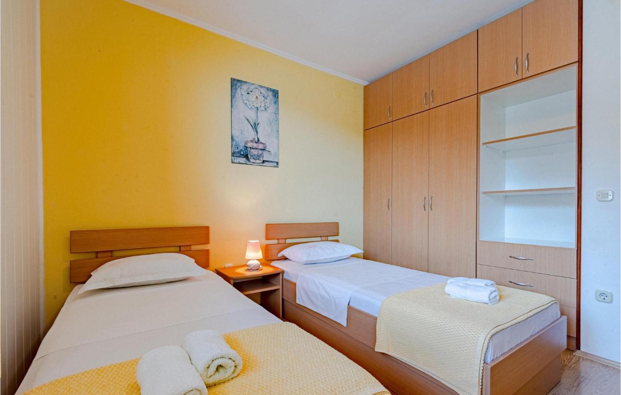 Amazing Apartment In Blato With Kitchen Buitenkant foto